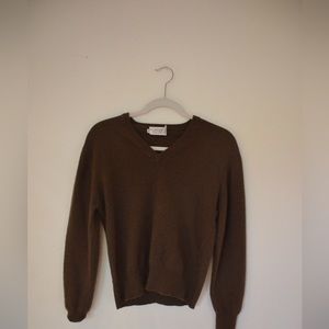 Like new William Kasper 100% cashmere wool - brown v neck sweater